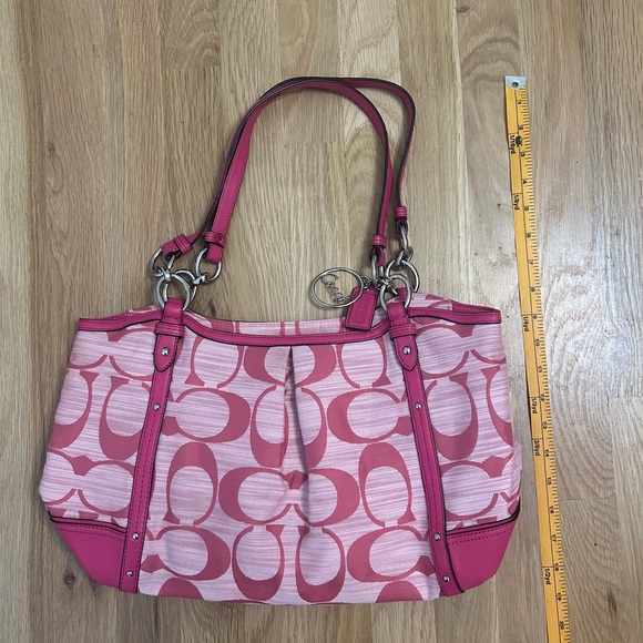 Coach signature pink handbag 👜✨ - Picture 6 of 14